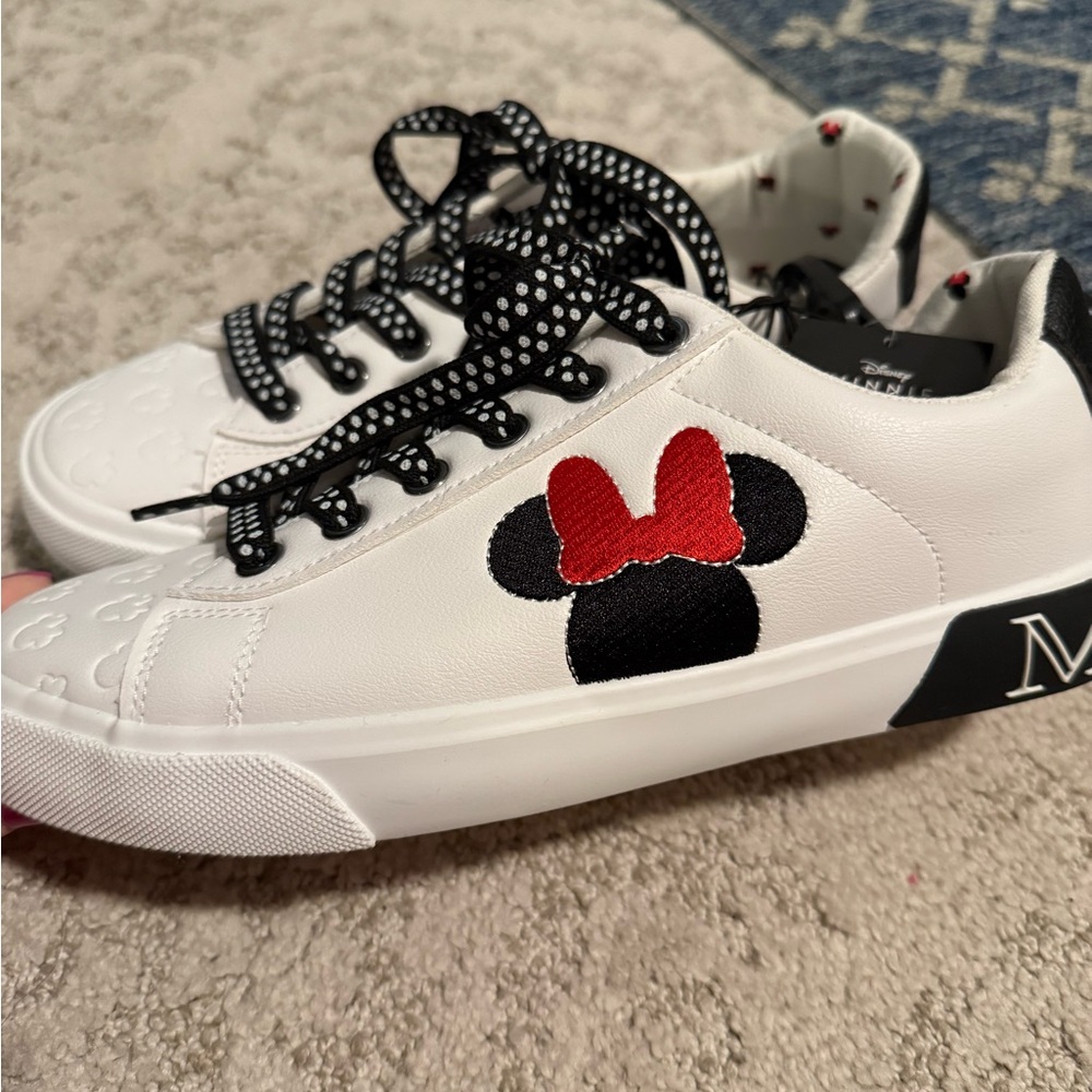 Disney Women’s Shoes - White and Red